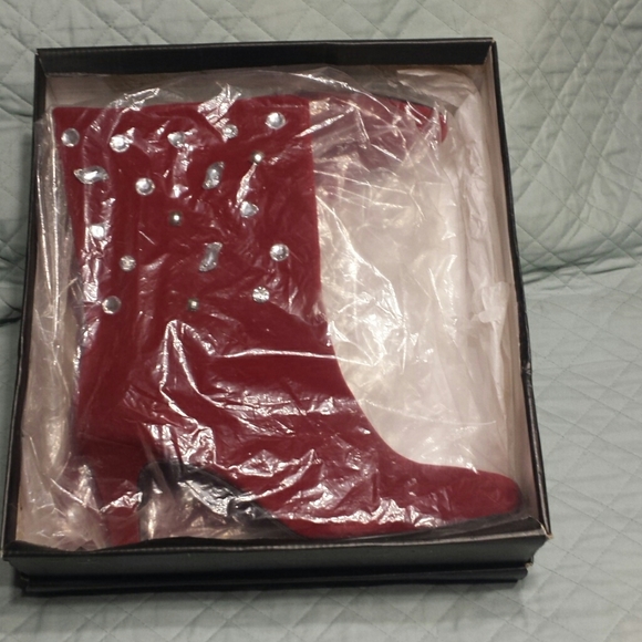 Fashion Boots - Picture 2 of 3